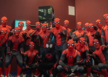 Futbollistët e Energie Cottbus surprizojnë tifozët duke shkuar në kinema të veshur si Spiderman