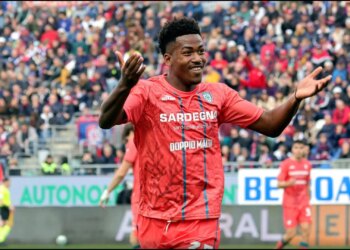 Futbollisti i Cagliarit rrezikoi të mbytej në pishtinë, gjendja e tij përmirësohet