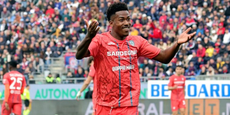 Futbollisti i Cagliarit rrezikoi të mbytej në pishtinë, gjendja e tij përmirësohet