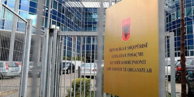 GJKKO përplaset me avokatët: Rregullorja e re e sigurisë cenon mediat, mbrojtësit ligjorë kërcënojnë me grevë