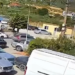 Gjatë varrimit të kushëririt, hajduti hyn në makinën e këngëtarit të njohur dhe i vjedh paratë