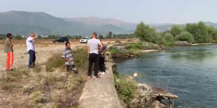 Gjendet trupi i vajzës 7-vjeçare të mbytur në lumin Drin pasi shkoi me të afërmit për t'u larë