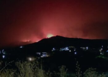 Greqia vijon betejën me zjarret; dy zona janë nën kërcënim, nisin ndërhyrjet ajrore