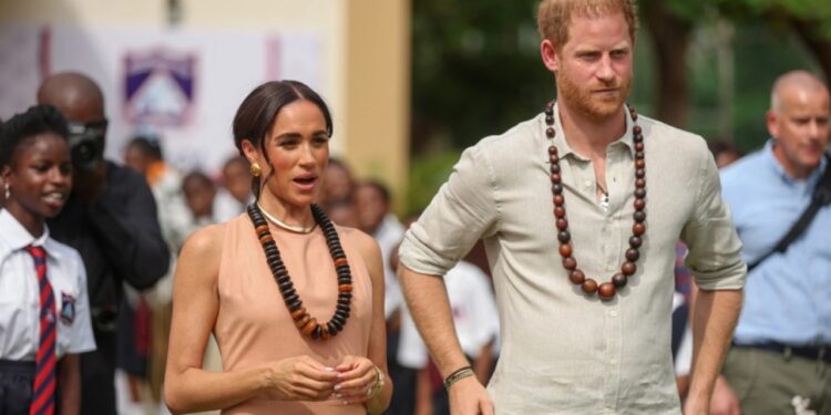 Harry dhe Meghan kthehen sot në Britani me fëmijët, familja pritet të nisë jetë të re në Cotswolds