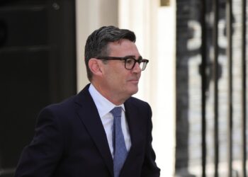 Harry dhe Meghan rikthehen në Britani; kryeministri Andy Burnham thotë se siguria e tyre është çështje private