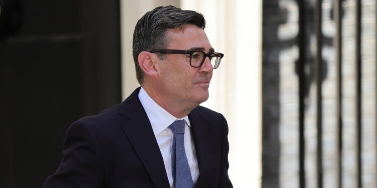 Harry dhe Meghan rikthehen në Britani; kryeministri Andy Burnham thotë se siguria e tyre është çështje private