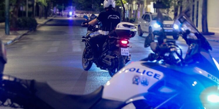 Horror në Athinë: Policia gjen foshnjën e vdekur brenda një valixhe, zbulohen detajet