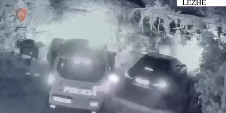 I armatosur, me makinë të blinduar, 41-vjeçari sfidon policinë; ndiqet dhe arrestohet në Lezhë