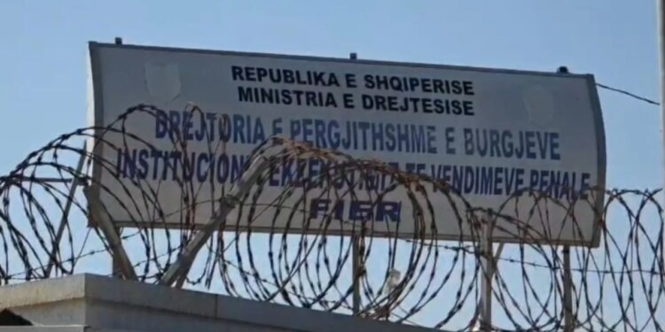 I dënuari në burgun e Fierit u dërgua me ambulancë dhe humbi jetën në spital