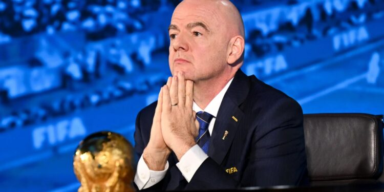 Infantino përballet me rrezik, Federata e Futbollit të Anglisë mbështet lëvizjen që mund ta rrëzojë
