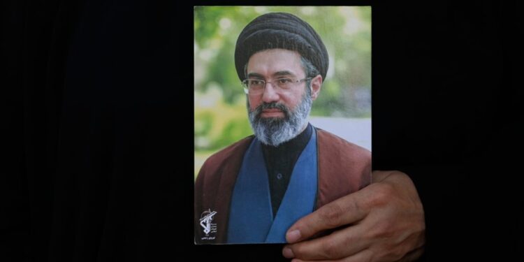 Irani paralajmëron pamje të liderit suprem, i cili nuk është parë në publik që nga marsi