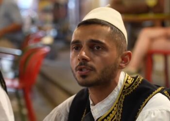 Iso mbi kalldrëm në Gjirokastër: qindra vendës dhe të huaj ndoqën koncertin e parë