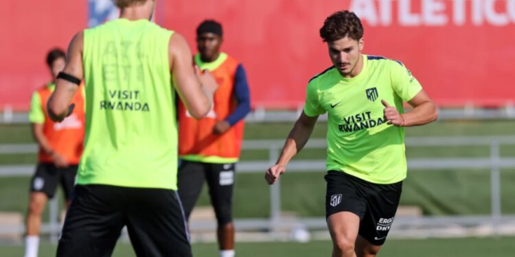 Julian Alvarez rifillon stërvitjen me Atletico Madrid, por pasiguria për të ardhmen mbetet