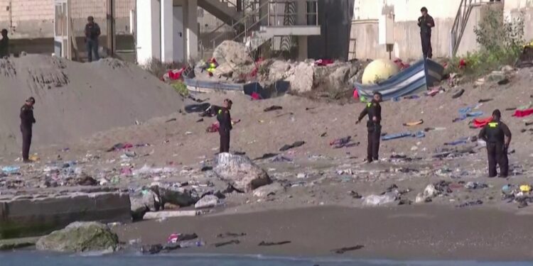 Kaos në qytetin fqinj të Ceutës: Fnideku përballet me krizën migratore më të rëndë, mbërrijnë mijëra të rinj