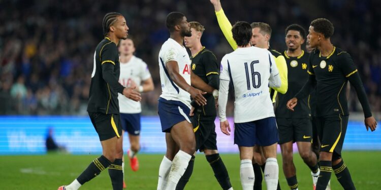 Karton i kuq dhe gol në fund, Tottenham mund Chelsean në derbin miqësor të Londrës