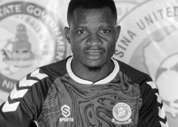 Kolaps në fushë, ringjall në morg / Klubi i futbollistit nigerian: Nuk është e vërtetë, ai ka vdekur