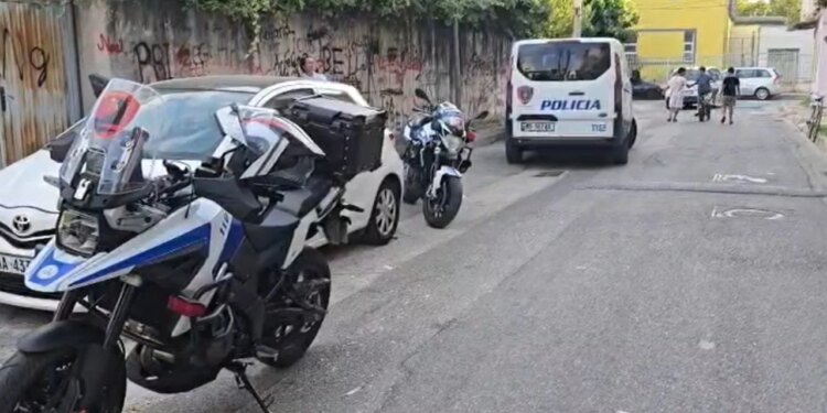 Konflikt familjar në Durrës: 43-vjeçari plagos bashkëshorten me thikë, të dy në spital