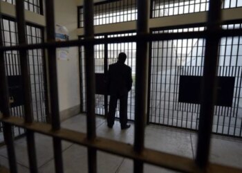 Konflikt në burgun 302: Viktor Vmeri shuplakos një i burgosur kosovar, Mos bëj zhurmë se më prishe gjumin