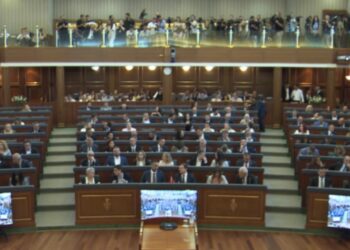 Konstituimi i Kuvendit të Kosovës mundësohet, miratohen mandatet e deputetëve