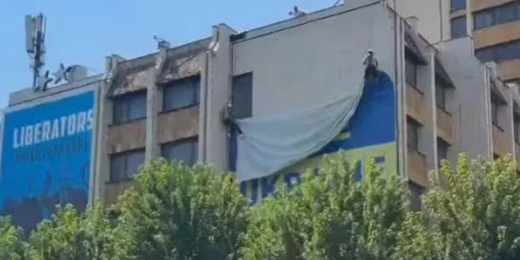 Kosova të respektohet: mediat e Kievit reagojnë për heqjen e flamurit ukrainas në Prishtinë