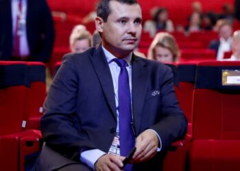 Kritikoi planin e Infantinos për të shitur Kupën e Botës, FIFA shkarkon drejtorin operativ Lamour