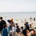 Kriza e emigrantëve kalon në plazhet franceze, turistët përballen me skena kaotike në tentativat drejt Britanisë