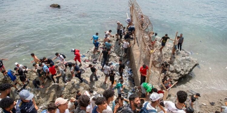 Kriza e emigrantëve në Ceuta: Spanja kritikon BE-në për mungesë solidariteti dhe qëndrim egoist