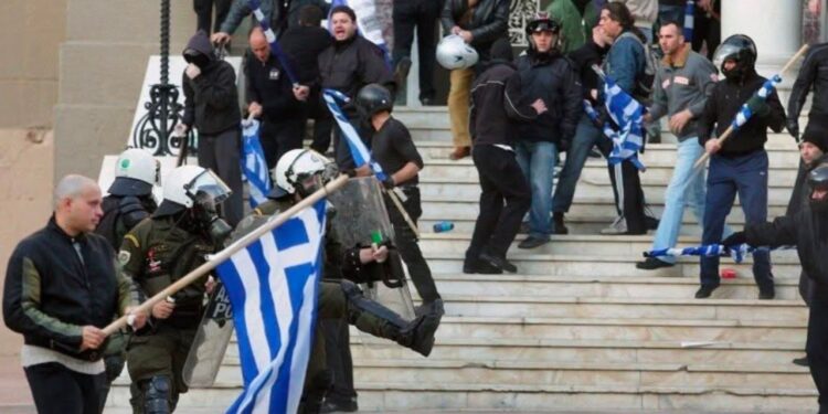 Kthehu në Shqipëri: Sulm racist rrjete sociale ndaj gazetarit grek, origjinë shqiptare — Je mysafir, nuk duhet të flasësh