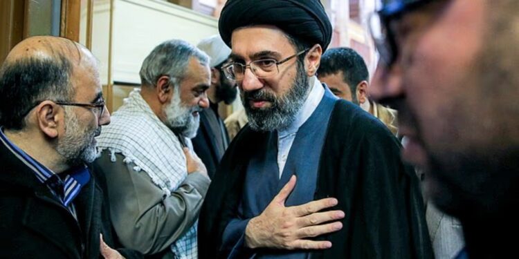 Ku ndodhet Mojtaba Khamenei? Tre teori që po qarkullojnë për liderin iranian