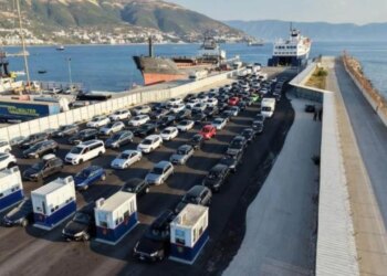Kulmi i sezonit veror – fluks i lartë në Portin e Vlorës: rreth 2700 pasagjerë nga Brindisi