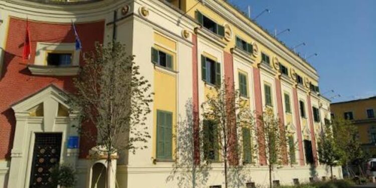 Kush e drejton Tiranën? Veliaj tërheq delegimin dhe qytetarët kërkojnë zgjidhje nga Kryeministri Rama