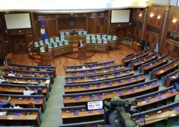 Kuvendi: Opozita sfidon LVV-në; PDK e Aleanca akuzojnë Kurtin për zvarritje dhe kërkojnë konstituimin