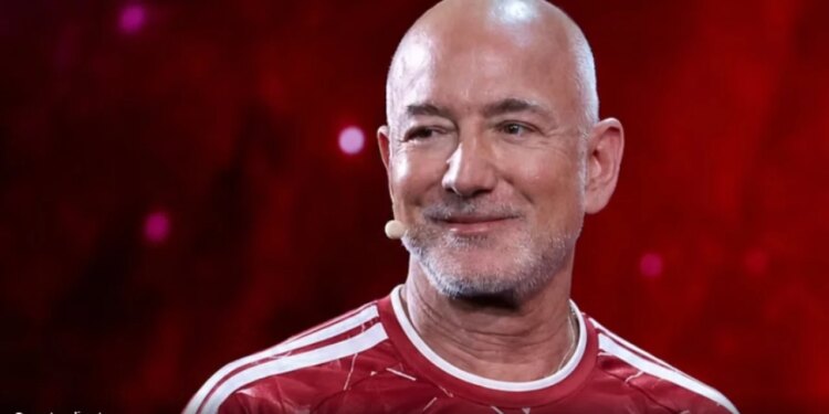 Liverpooli zyrtarisht me pronar të ri, miliarderi Jeff Bezos bëhet aksioner i The Reds