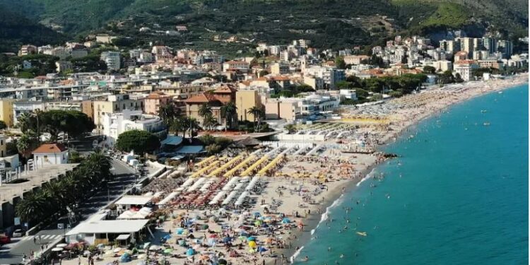 Luftë e shenjtë në Itali: Murgeshat përplasen me bashkinë për plazhin që e menaxhojnë prej 80 vitesh