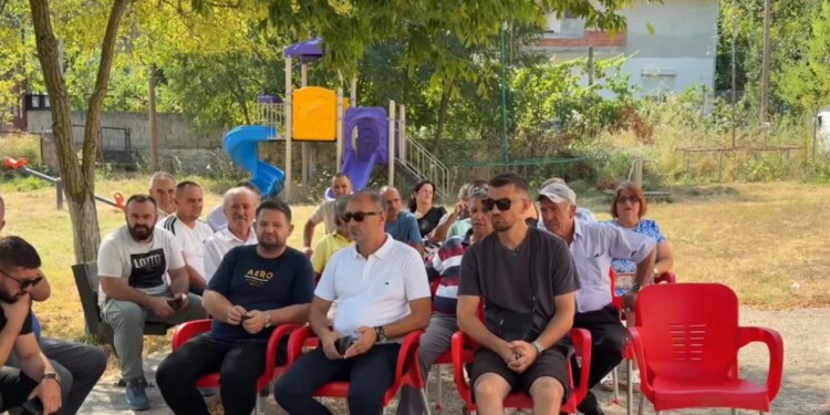Maliqi i ndarë për reformën e re, banorët debatojnë shkrirjen e bashkisë dhe bashkimin me Korçën