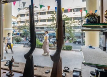 Masakra shkollore që tronditi Tajlandën, qeveria pezullon lëshimin e lejeve të reja për armë