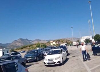 Mbi 10 mijë hyrje-dalje në Pikën Kufitare të Kakavijës brenda 24 orëve të fundit, 500 turistë