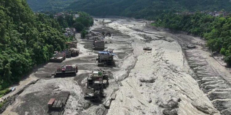 Mbi 200 viktima, qindra të zhdukur në Nepal; Instituti Gjeologjik i SHBA: Nuk ishte tërmet, u shkëput akullnajë