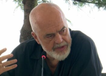 Mbledhja e Ramës me ministrat në Pogradec mbyllet pas nëntë orësh