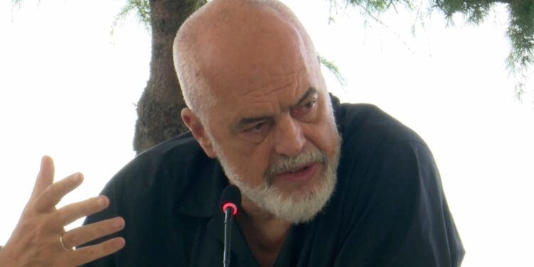 Mbledhja e Ramës me ministrat në Pogradec mbyllet pas nëntë orësh