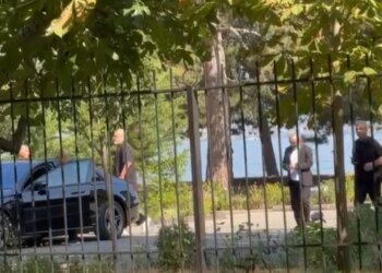 Mbledhja me drejtuesit e qarqeve dhe kryetarët e komisioneve; Rama mbërrin në vilën qeveritare në Pogradec, zbardhen diskutimet