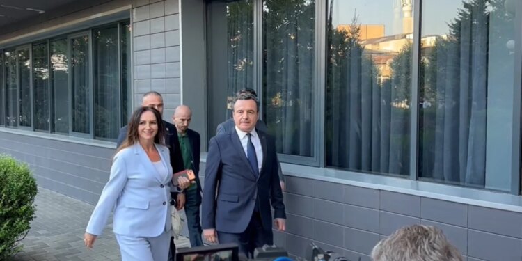 Mbyllet takimi mes Kurtit dhe Abdixhikut; kreu i LVV-së: Kemi biseduar për emra për Presidentin, besimi u rrit