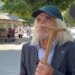 Me bastun në dorë u përplas me kryetarin e PS në Maliq, i moshuari: Ikën këshilltarët kundër mbylljes
