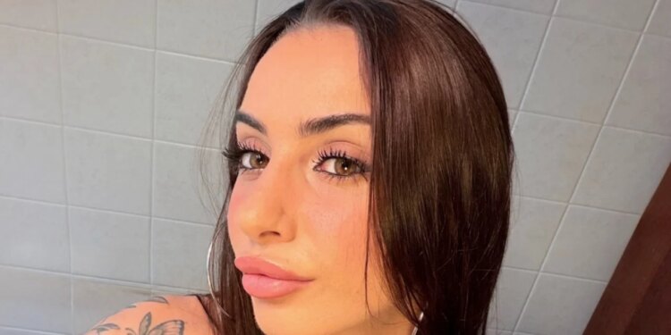 Më lironi, duhet të promovoj këngën në Instagram / Artistja që dhunoi gjyshen e saj i kërkon gjyqtares lirimin