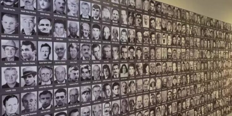 Mijëra të zhdukur nga regjimi, Shkodra përkujton viktimat e komunizmit; familjarët kërkojnë drejtësi