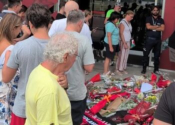 Mijëra tifozë i japin lamtumirën Baresit, skenë prekëse në Casa Milan