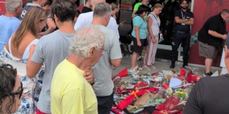Mijëra tifozë i japin lamtumirën Baresit, skenë prekëse në Casa Milan