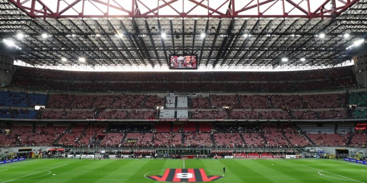 Milan dhe milanistët kujtojnë legjendarin Franco Baresi; i biri Gianandrea dhe Massaro të përlotur në tribunë