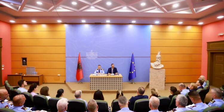 Ministri i Brendshëm porosi drejtuesve të Policisë: Etika është minimumi, shërbim cilësor dhe reagim të shpejtë