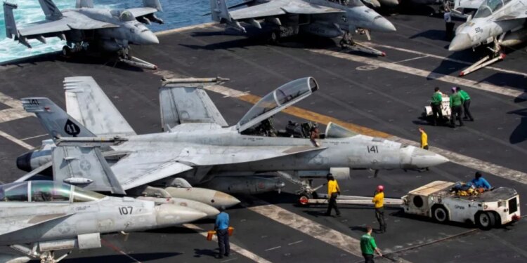Misioni pa fund i USS Abraham Lincoln, brenda aeroplanmbajtëses ku marinsat përballen me lodhje dhe tension të madh